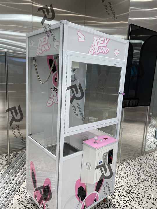Hot Sale Customized pink Claw Machine  Game Coins Custom Doll Crane Machine