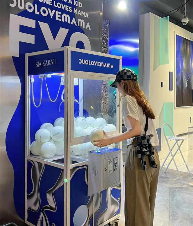 Custom Claw Machine Dolls Catcher Games Machine Coin Operated Toy Plush Vending Arcade Claw Crane Machine With Bill Acceptor