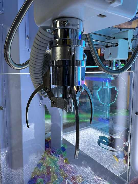 New Design Claw Machine 4 Players Standing Claw Machines with 4 Inch Soft Toys Key Ring Game Machine Center Arcade Coin Operated