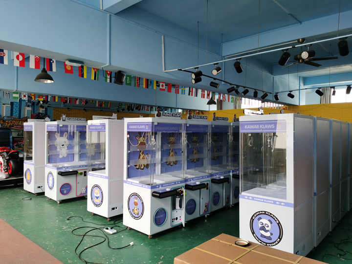Custom Coin Operated Crazy Toy 2 Gifts Catch Dolls Toys Claw Crane Machine Doll Castle Claw Crane Machine for Sale Philippines
