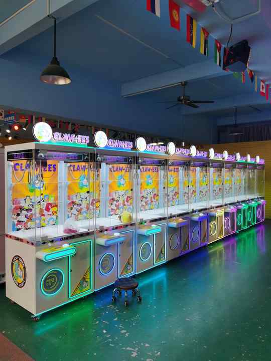 Unique Claw Machine Supplies Huge Gashapon Mini Toy Claw Machine Space Warrior Arcade Plush Crane Prize Claw Machine