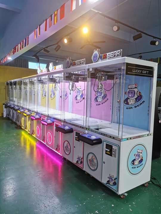 Unique Claw Machine Supplies Huge Gashapon Mini Toy Claw Machine Space Warrior Arcade Plush Crane Prize Claw Machine