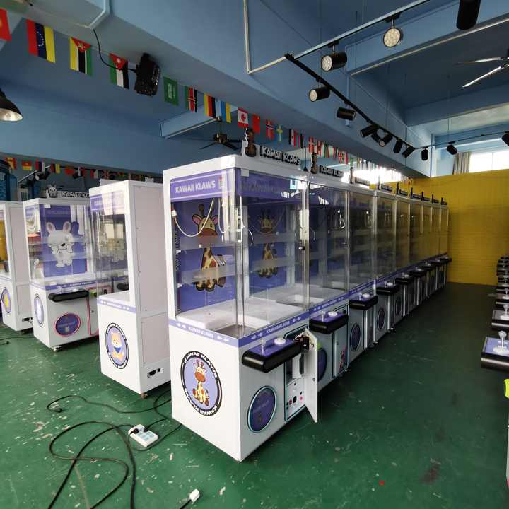 Riteng Brazil Trend 500$ Plushie Gacha Claw Machine Candy Crazy Lollipop Claw Machine Token Changer Machine