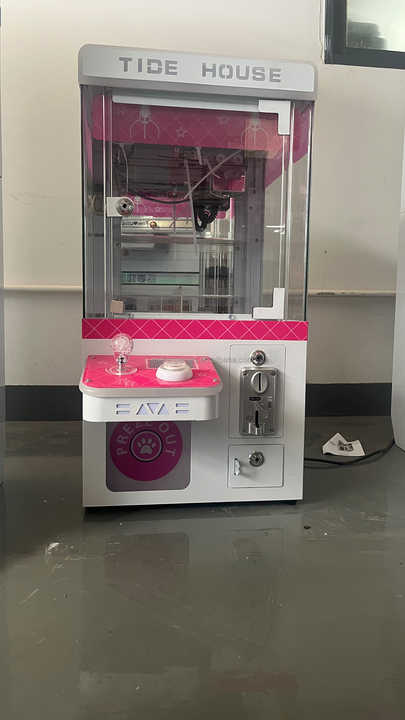 MAKER Tide House 4 Colors Mini Doll Machine Small Toy Arcade Game Metal Coin Operated Games Mini Claw Machine