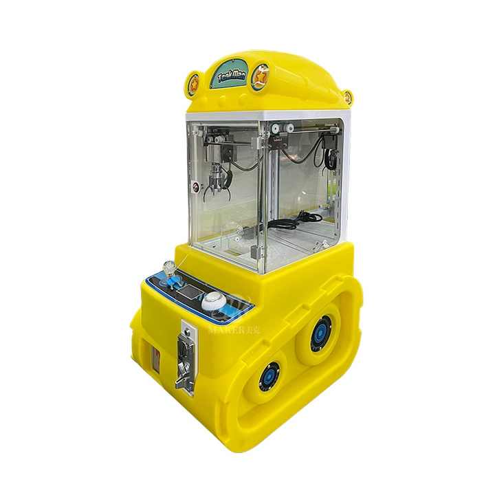 Wholesale Customized Tankman Mini Claw Machine Coin Operated Game Machine Cheap Price Toy Wooden Coin Operated Games