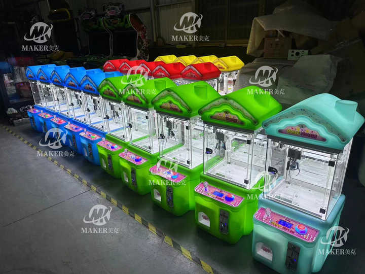 Maker New Mini Claw Machine Prize Small House Claw Crane Machine Coin Operated Plastic Doll Machine