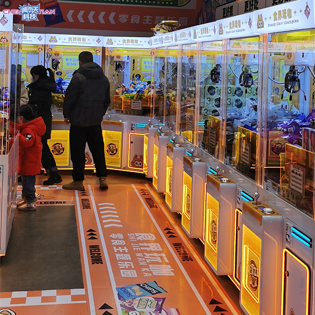 Indoor Playground Coin Candy Claw Machine Snack Gift Crane Claw Machine Sells Doll Machine